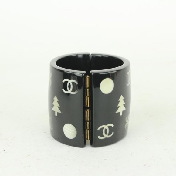 Chanel 05A Black Tree Clover CC Charm Cuff Bangle - Picture 6 of 12